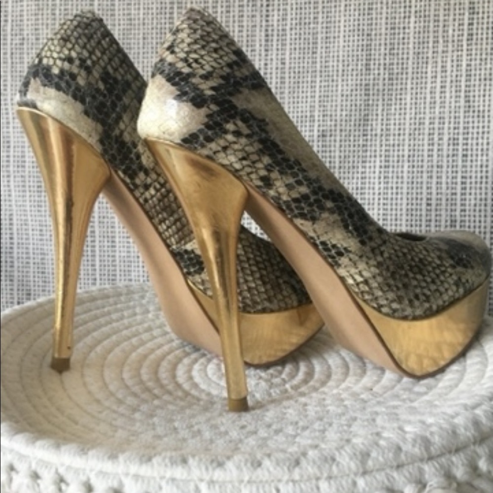 Steve Madden Snake print platform heels